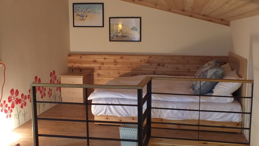 Ding Ding Homestay Цзинху Екстериор снимка