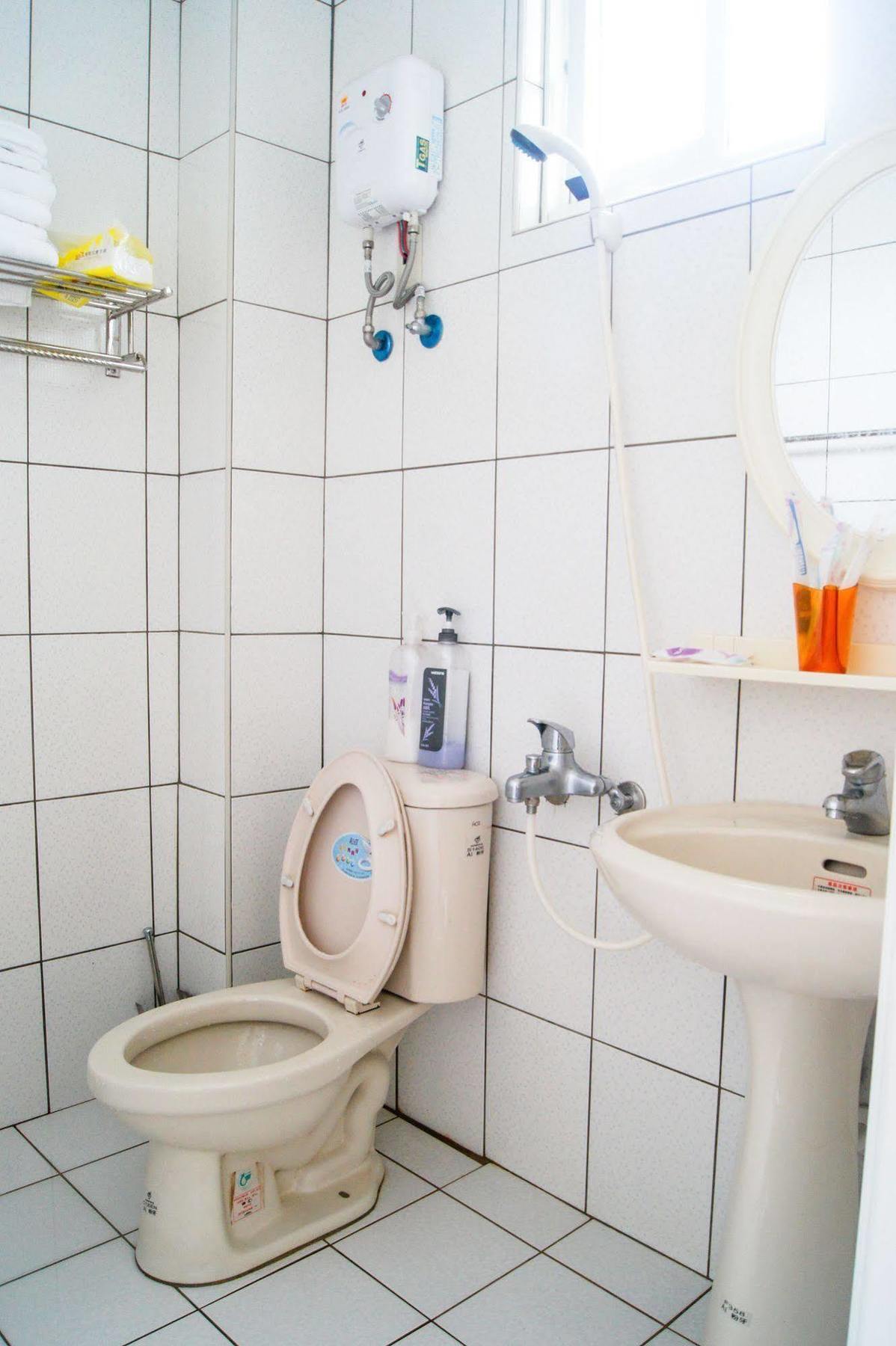 Ding Ding Homestay Цзинху Екстериор снимка